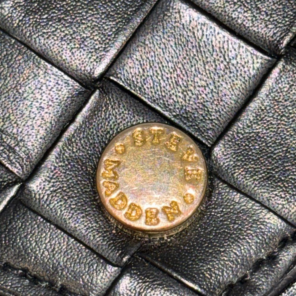 Elegant Black Steven Madden Woven Wallet - Picture 2 of 5
